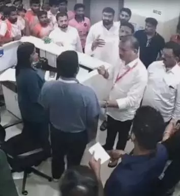 पालघर के रिलीफ हॉस्पिटल में मारपीट मामले में शिवसेना के 7 पदाधिकारी गिरफ्तार, एक फरार पालघर के रिलीफ हॉस्पिटल में मारपीट मामले में शिवसेना के 7 पदाधिकारी गिरफ्तार, एक फरार