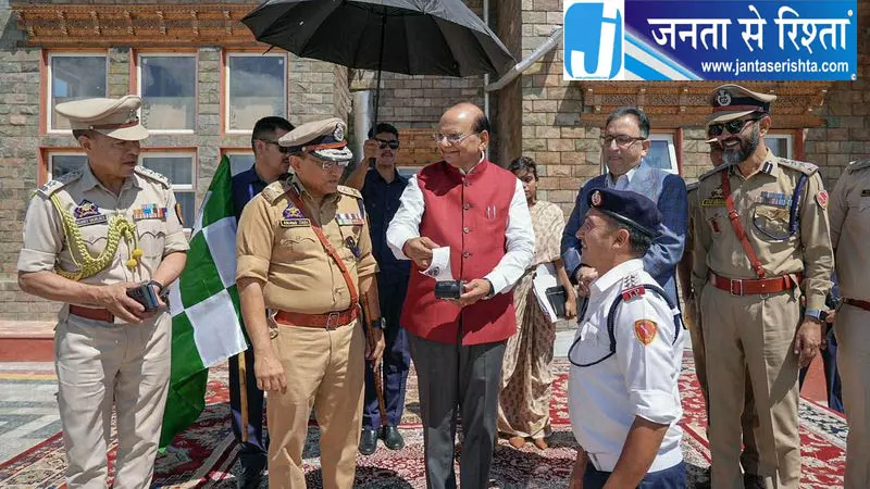LG सक्सेना ने लद्दाख पुलिस की 4 नई पहल शुरू कीं LG सक्सेना ने लद्दाख पुलिस की 4 नई पहल शुरू कीं