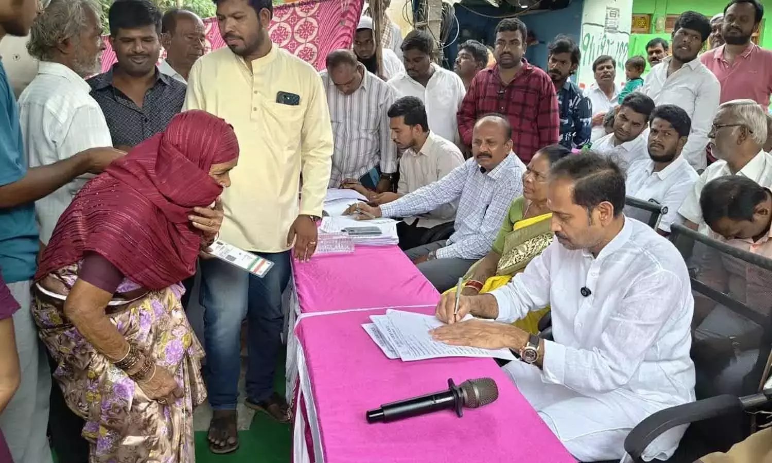विधायक कांदिकुंटा वेंकट प्रसाद ने जन शिकायत बैठक आयोजित की विधायक कांदिकुंटा वेंकट प्रसाद ने जन शिकायत बैठक आयोजित की