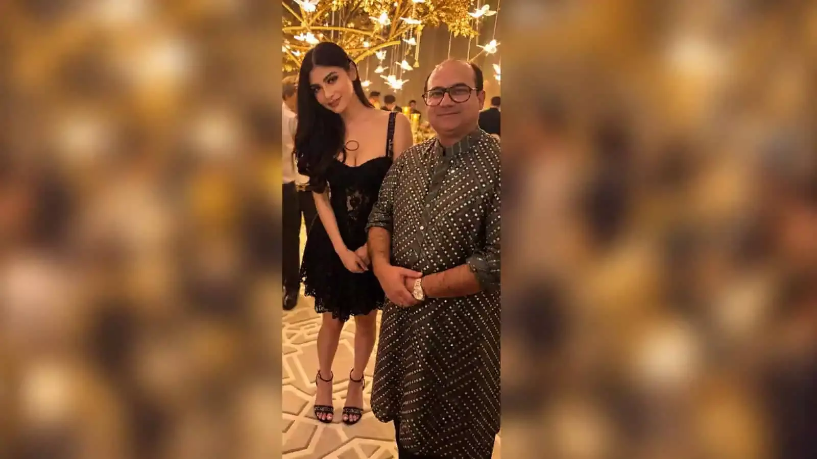 राहत फतेह अली खान से मिलीं मौनी रॉय आशीर्वाद लेते वीडियो वायरल राहत फतेह अली खान से मिलीं मौनी रॉय आशीर्वाद लेते वीडियो वायरल