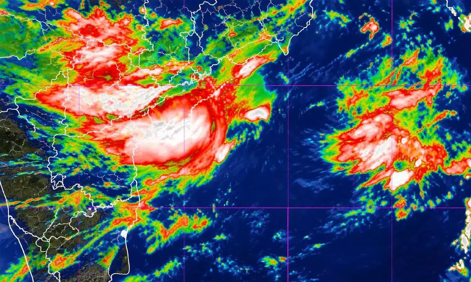 आंध्र प्रदेश के तट पर भारी बारिश और 60 किलोमीटर प्रति घंटे की रफ़्तार से हवा चलने का अनुमान है आंध्र प्रदेश के तट पर भारी बारिश और 60 किलोमीटर प्रति घंटे की रफ़्तार से हवा चलने का अनुमान है