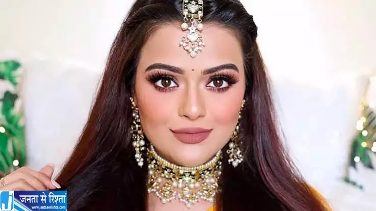 तीज के त्योहार पर ग्लो चाहिए तो मेकअप करते समय रखें इन बातों का ध्यान तीज के त्योहार पर ग्लो चाहिए तो मेकअप करते समय रखें इन बातों का ध्यान