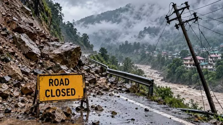 Shimla: हिमाचल में 101 सड़कें बंद, 19 सितंबर तक बारिश के आसार Shimla: हिमाचल में 101 सड़कें बंद, 19 सितंबर तक बारिश के आसार