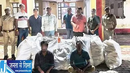 ग्वालियर पहुंचने से पहले पकड़ा गया ट्रक, 214 किलो गांजा के साथ दो गिरफ्तार ग्वालियर पहुंचने से पहले पकड़ा गया ट्रक, 214 किलो गांजा के साथ दो गिरफ्तार