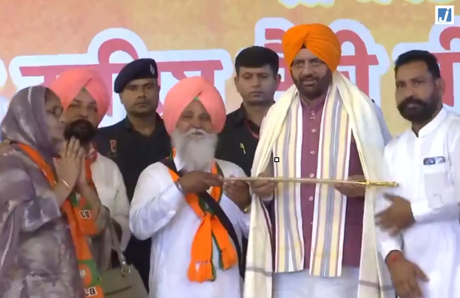 पटियाला के शुतराना में जनसभा में पहुंचे CM नायब सिंह सैनी हुआ भव्य सम्मान पटियाला के शुतराना में जनसभा में पहुंचे CM नायब सिंह सैनी हुआ भव्य सम्मान