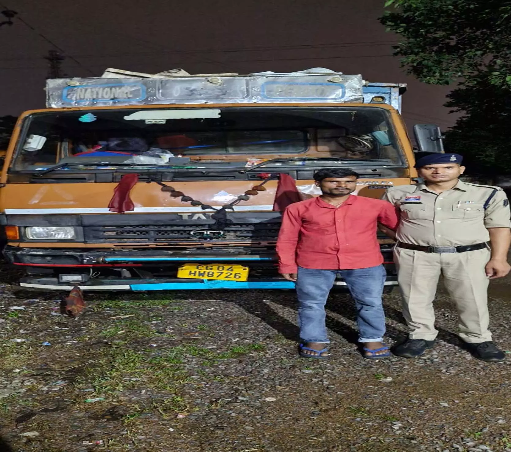 विधानसभा पुलिस का बड़ा एक्शन, करीब 10 टन कबाड़ के साथ युवक गिरफ्तार विधानसभा पुलिस का बड़ा एक्शन, करीब 10 टन कबाड़ के साथ युवक गिरफ्तार