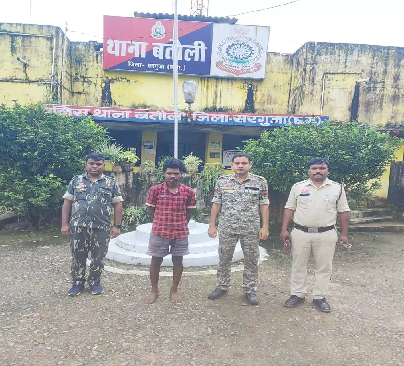 मक्के के खेत के पास बिछा था करंट वाला तार, छूते ही युवक की मौत मक्के के खेत के पास बिछा था करंट वाला तार, छूते ही युवक की मौत