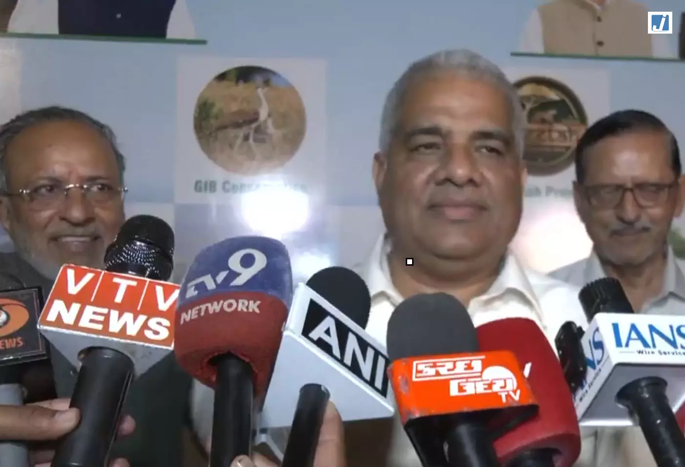 गोडावण संरक्षण में बड़ी सफलता वन्यजीव सप्ताह में जंगल में छोड़े जाएंगे पक्षी: भूपेंद्र यादव गोडावण संरक्षण में बड़ी सफलता वन्यजीव सप्ताह में जंगल में छोड़े जाएंगे पक्षी: भूपेंद्र यादव