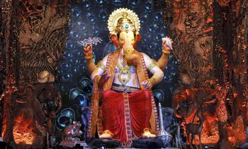 Godavari: विनायक चतुर्थी के लिए 14,000 गणेश पंडालों को अनुमति मिली Godavari: विनायक चतुर्थी के लिए 14,000 गणेश पंडालों को अनुमति मिली