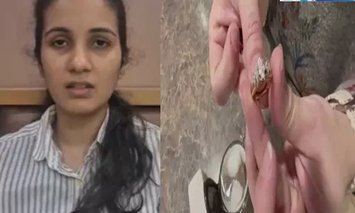 सरोजिनी के वॉशरूम में छूटी कीमती अंगूठी पुलिस ने तलाशकर लौटाई सरोजिनी के वॉशरूम में छूटी कीमती अंगूठी पुलिस ने तलाशकर लौटाई