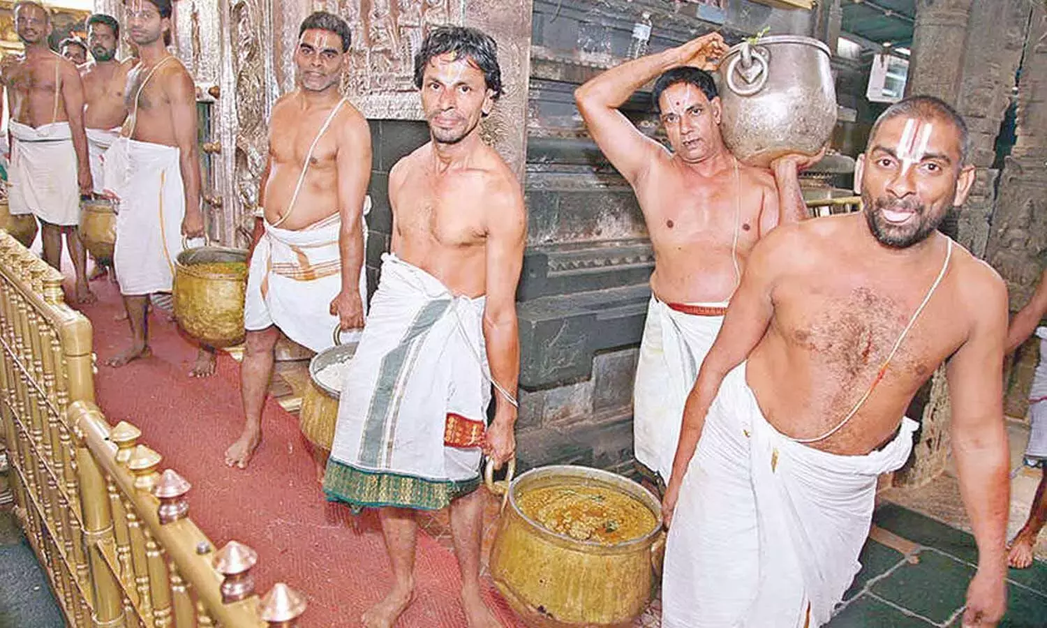 Andhra: भगवान बालाजी को 45 प्रकार के नैवेद्यम मिलते हैं Andhra: भगवान बालाजी को 45 प्रकार के नैवेद्यम मिलते हैं