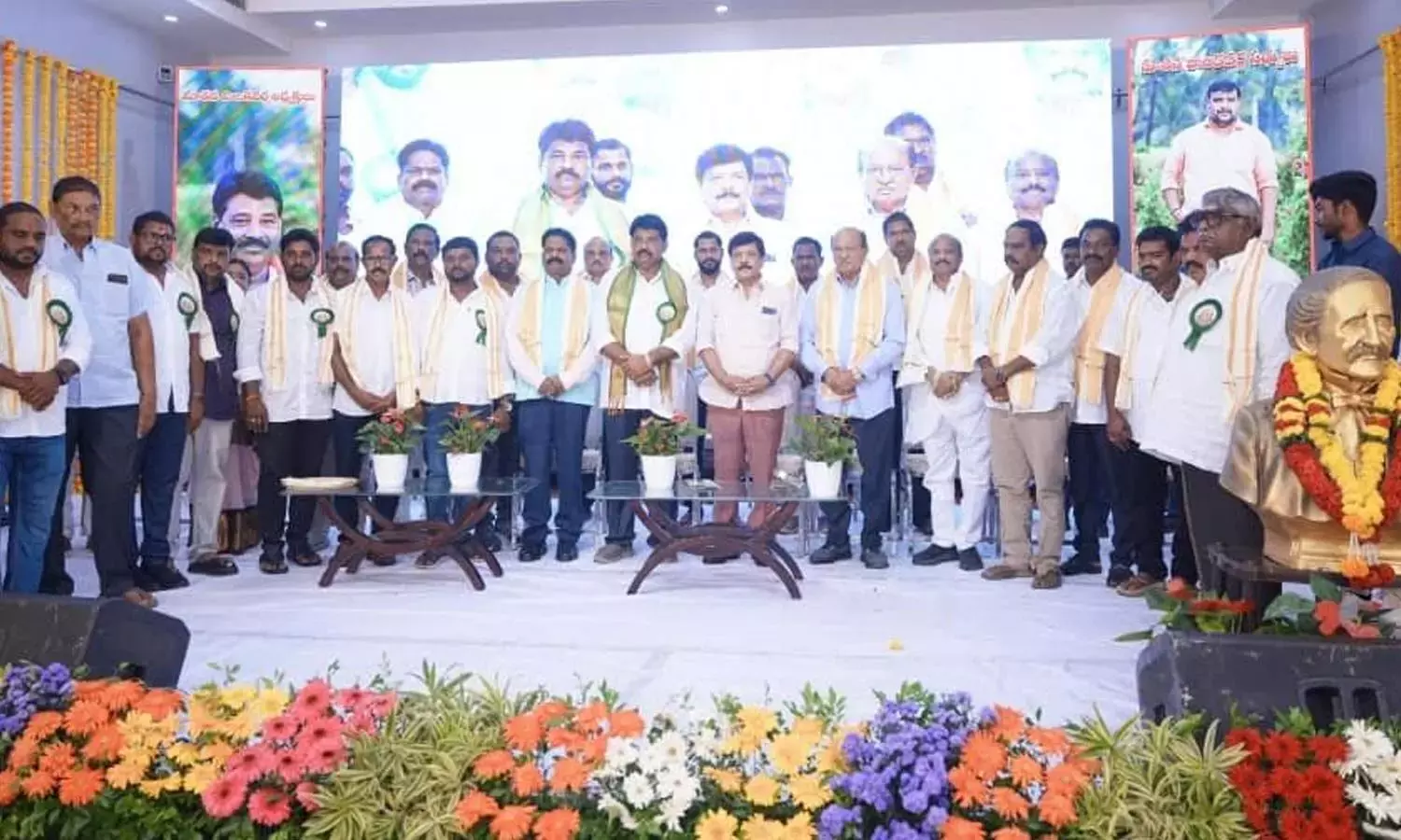 Andhra: कडियम नर्सरियों से वैश्विक पहचान बनाने की कोशिश करने को कहा गया Andhra: कडियम नर्सरियों से वैश्विक पहचान बनाने की कोशिश करने को कहा गया