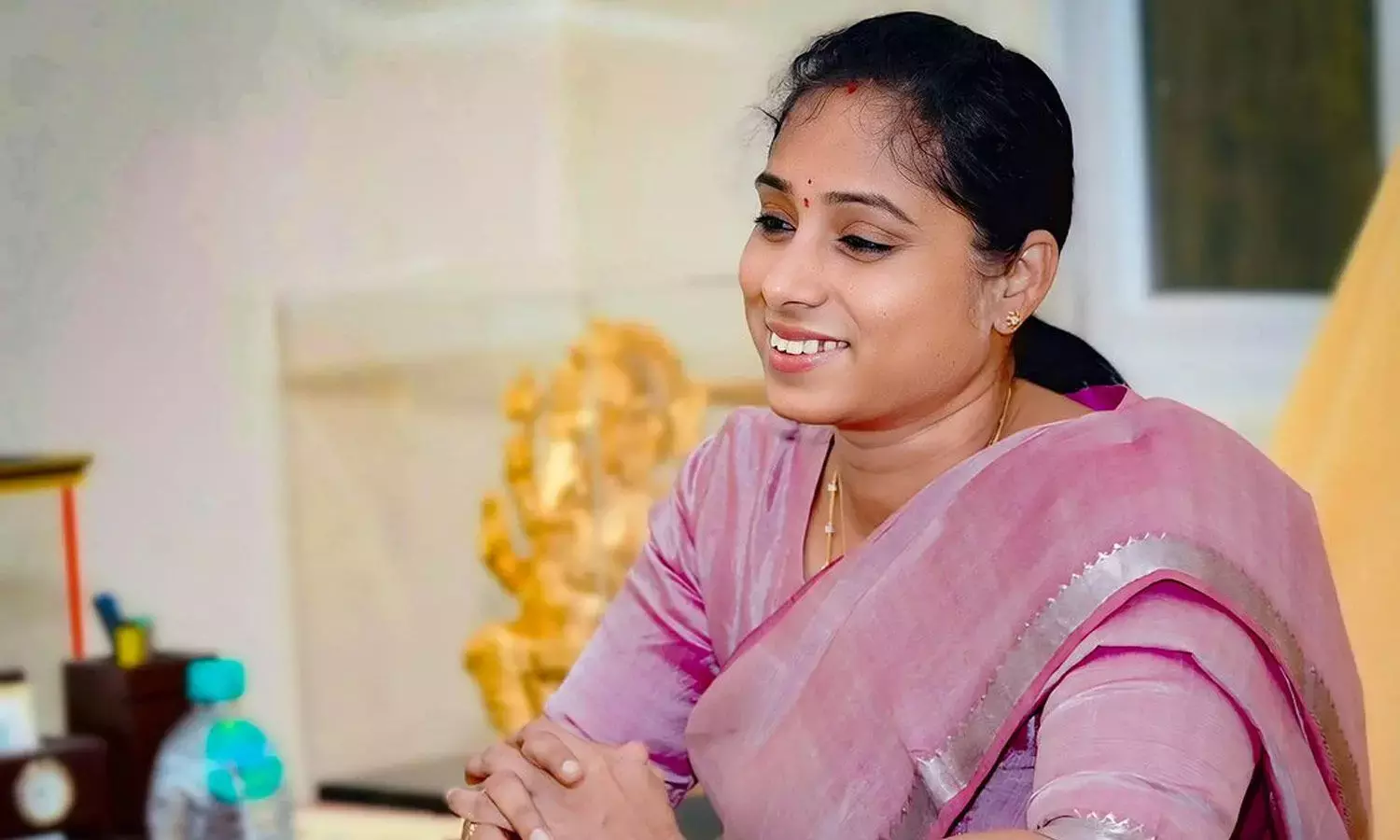 Andhra: विधायक ने TDP कार्यकर्ताओं के लिए वेलिगोंडा दौरे का इंतज़ाम किया