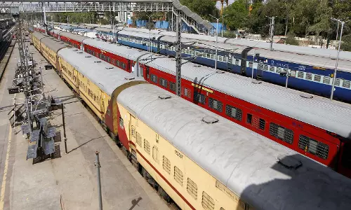 सिकंदराबाद-लालागुडा के बीच OHE ट्रिपिंग, रेलवे अधिकारी एक्शन में