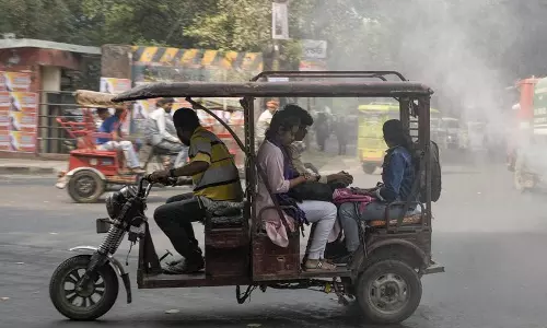 दिल्ली में ई-रिक्शा लाइसेंस का खेल दिल्ली में ई-रिक्शा लाइसेंस का खेल