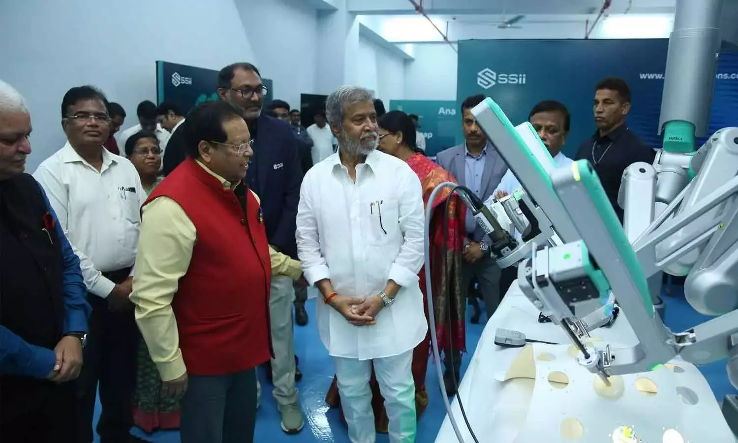 मंत्री दामोदर राजा नरसिम्हा ने कहा कि 6 महीनों में सरकारी अस्पतालों में एडवांस्ड रोबोटिक सर्जरी की सुविधाएँ शुरू हो जाएँगी