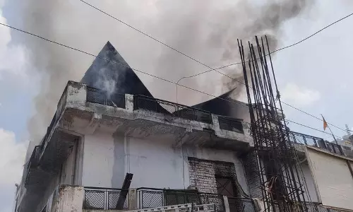 Delhi दो जगह लगी भीषण आग