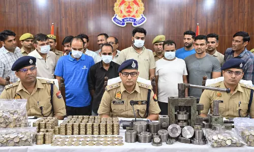 चोरी के बाद बदला कारोबार फिर खड़ा किया नकली सिक्कों का जाल पांच गिरफ्तार चोरी के बाद बदला कारोबार फिर खड़ा किया नकली सिक्कों का जाल पांच गिरफ्तार