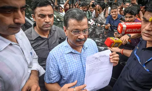 सात सांसदों के पाला बदलने से केजरीवाल ने लिया बड़ा सबक