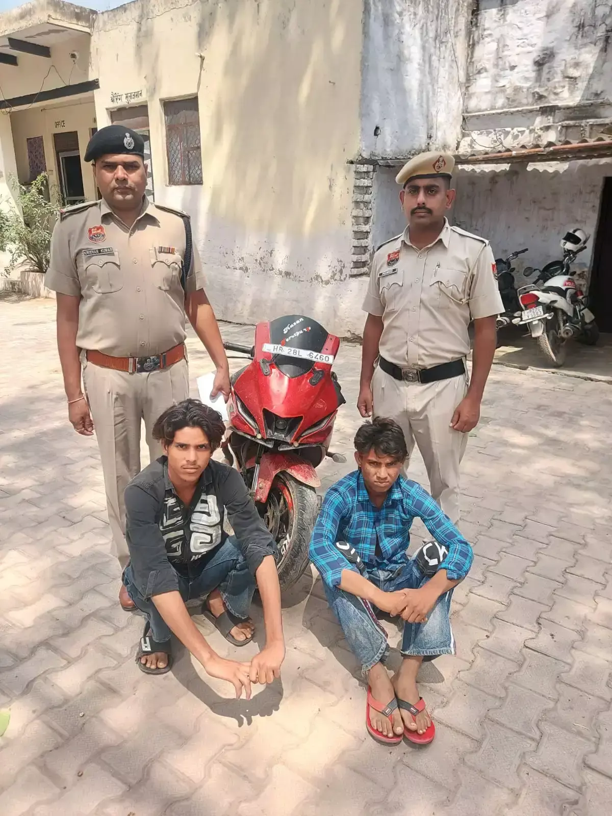Nuh: दो झपटमारों से मोबाइल और मोटरसाइकिल बरामद