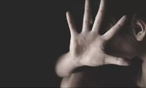 छेड़छाड़ का विरोध पड़ा भारी, युवती को जिंदा जलाने की कोशिश