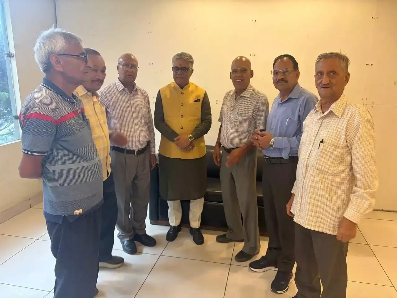 Dharamshala: सीजीएचएस सेंटर को लेकर सांसद राजीव भारद्वाज से मिला प्रतिनिधिमंडल