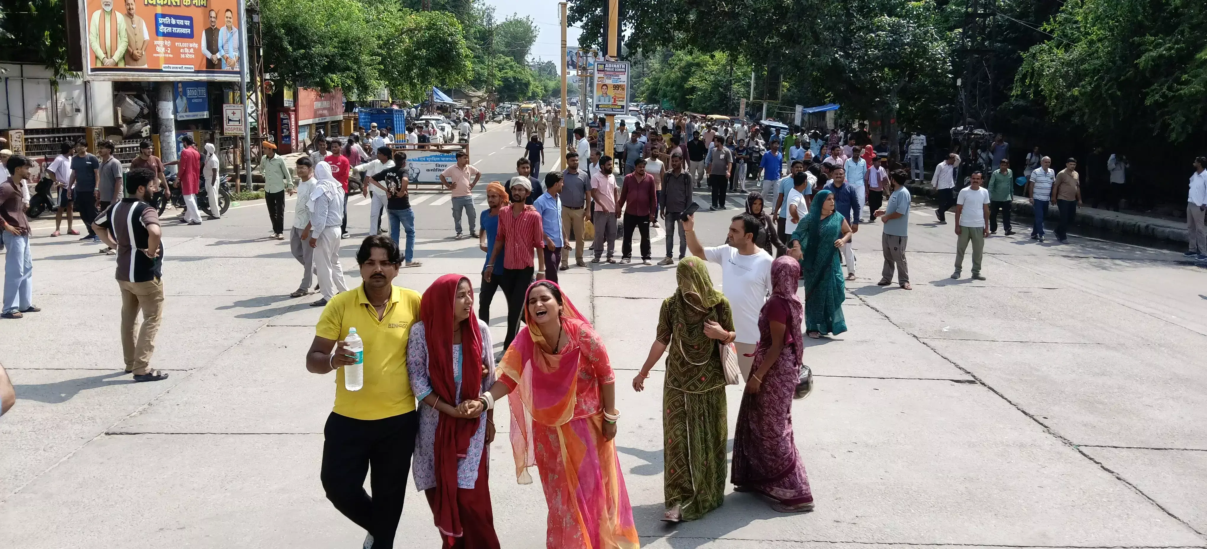 Alwar: अलवर हादसे में तीन युवकों की मौत, परिजनों का हत्या का आरोप