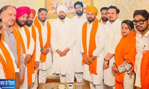 डेराबस्सी में कांग्रेस ने बढ़ाया कुनबा पूर्व नगर काउंसिल प्रधान समेत कई नेता पार्टी में शामिल डेराबस्सी में कांग्रेस ने बढ़ाया कुनबा पूर्व नगर काउंसिल प्रधान समेत कई नेता पार्टी में शामिल