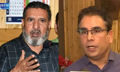 जम्मू-कश्मीर की दरगाहों में तहरी बांटने और पक्षियों को दाना खिलाने पर रोक नई बहस शुरू जम्मू-कश्मीर की दरगाहों में तहरी बांटने और पक्षियों को दाना खिलाने पर रोक नई बहस शुरू