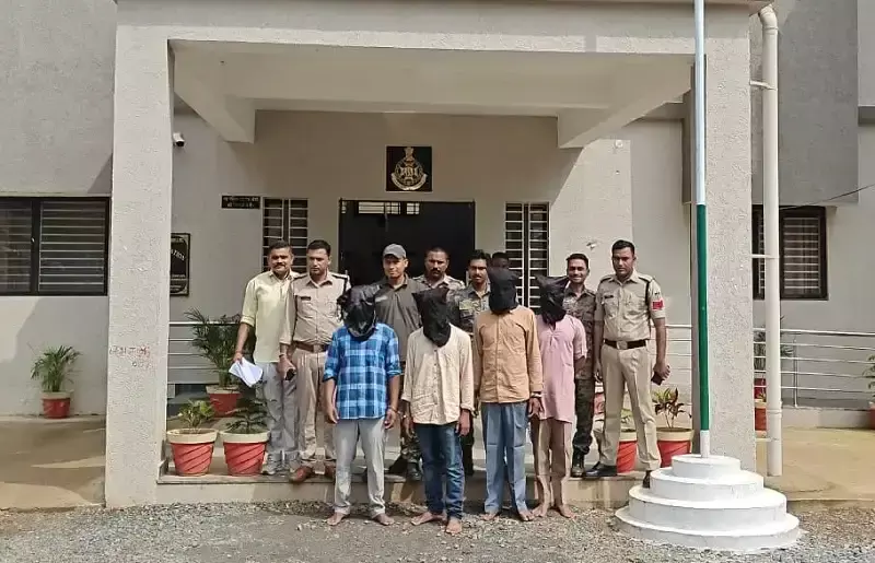 Bhopal: नशा तस्करी के खिलाफ पुलिस की बड़ी कार्रवाई Bhopal: नशा तस्करी के खिलाफ पुलिस की बड़ी कार्रवाई