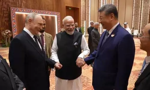 पीएम मोदी-पुतिन-जिनपिंग से लेकर पेजेश्कियन तक, कैमरे में कैद हुए ब्रिक्स समिट के कई यादगार पल पीएम मोदी-पुतिन-जिनपिंग से लेकर पेजेश्कियन तक, कैमरे में कैद हुए ब्रिक्स समिट के कई यादगार पल