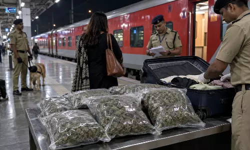 राजधानी एक्सप्रेस में 15.822 किलो गांजा मिला महिला यात्री गिरफ्तार