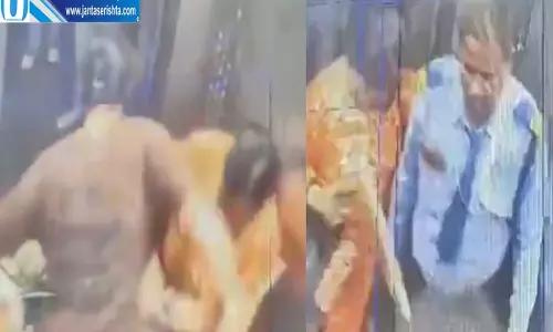 लिफ्ट में पालतू कुत्ते को लेकर भिड़ीं महिलाएं टीचर को थप्पड़ मारने का वीडियो वायरल