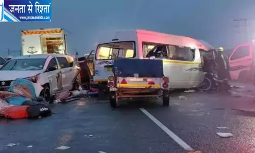 दक्षिण अफ्रीका में तीन वाहनों की भीषण टक्कर 21 की मौत