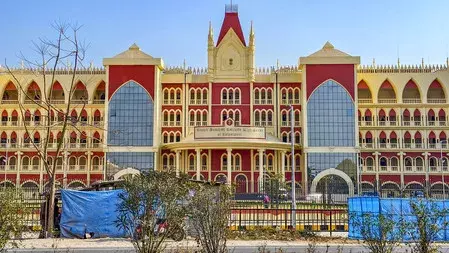 यूनिवर्सिटी में बाहरी लोगों की नो-एंट्री: जनहित याचिका पर हाईकोर्ट से गुहार
