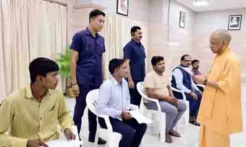हर पीड़ित की समस्या का समाधान करा रही सरकारः सीएम योगी हर पीड़ित की समस्या का समाधान करा रही सरकारः सीएम योगी