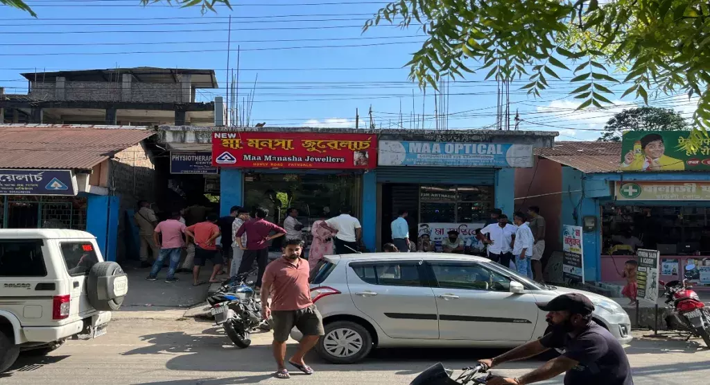 पाठशाला ज्वेलरी शॉप से 2 करोड़ का सोना और 16 लाख कैश चोरी पाठशाला ज्वेलरी शॉप से 2 करोड़ का सोना और 16 लाख कैश चोरी