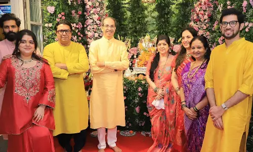 गणेशोत्सव पर राज ठाकरे के घर पहुंचे उद्धव, शिवतीर्थ में साथ दिखा पूरा ठाकरे परिवार