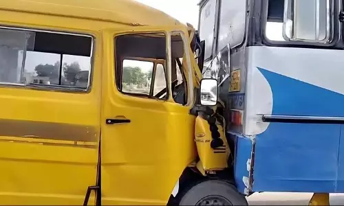 Mansa: स्कूल वैन की पीआरटीसी बस से भिड़ंत, मचा हड़कंप