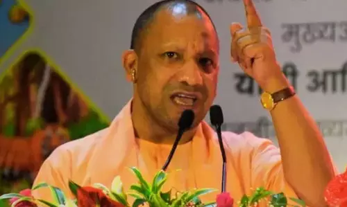 नाबालिग को शराब बेचना पड़ा भारी, सेल्समैन बर्खास्त और दुकान पर 30 हजार का जुर्माना