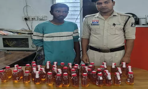 ओवरब्रिज के नीचे शराब बेचने ग्राहक तलाश रहा आरोपी गिरफ्तार