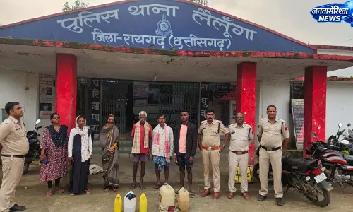 ऑपरेशन आघात में 43 लीटर महुआ शराब जब्त, चार गिरफ्तार ऑपरेशन आघात में 43 लीटर महुआ शराब जब्त, चार गिरफ्तार