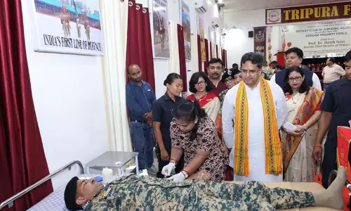 महानाम आंगन स्थापना दिवस पर रक्तदान शिविर में पहुंचे CM माणिक साहा महानाम आंगन स्थापना दिवस पर रक्तदान शिविर में पहुंचे CM माणिक साहा