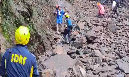 केदारनाथ यात्रा मार्ग पर भूस्खलन 6500 से ज्यादा श्रद्धालुओं को निकाला गया केदारनाथ यात्रा मार्ग पर भूस्खलन 6500 से ज्यादा श्रद्धालुओं को निकाला गया
