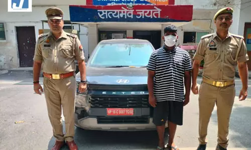 फर्जी नंबर प्लेट लगाकर घूम रहा था कार चोर, पुलिस ने हुंडई एक्सटर समेत दबोचा
