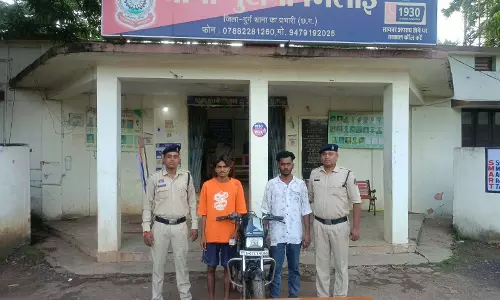 हाईवे सर्विस रोड पर राहगीर से लूट, दो आरोपी गिरफ्तार