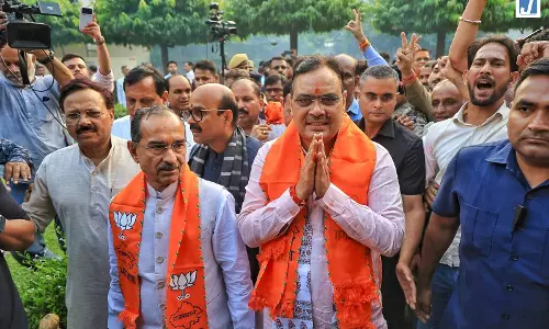 छोटे कस्बों और आदिवासी इलाकों में BJP का दबदबा बड़े शहरों में झटका