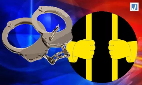 3 लाख का लोन दिलाने के बदले रिश्वत का आरोप, दो अधिकारी गिरफ्तार