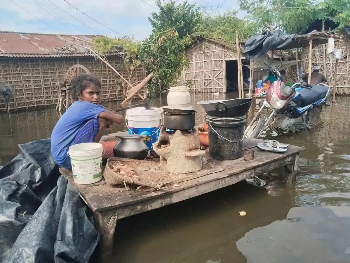 गंगा का जलस्तर घटा बाढ़ से राहत की उम्मीद गंगा का जलस्तर घटा बाढ़ से राहत की उम्मीद