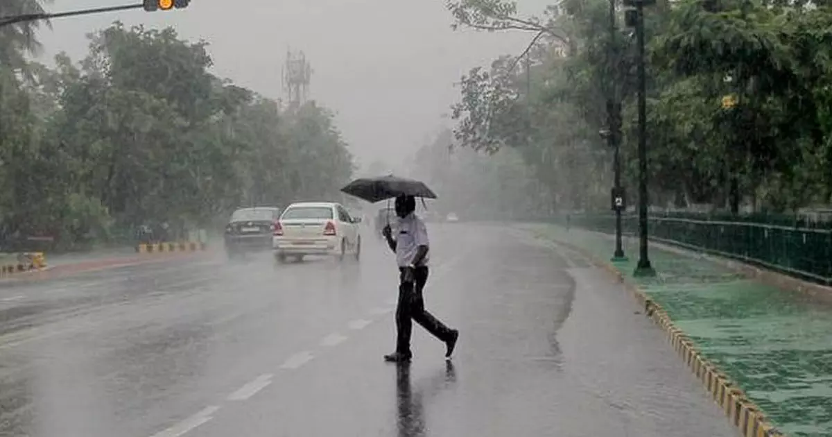 तीन सिस्टम सक्रिय होने से बदला मौसम कई जिलों में भारी बारिश का अलर्ट तीन सिस्टम सक्रिय होने से बदला मौसम कई जिलों में भारी बारिश का अलर्ट